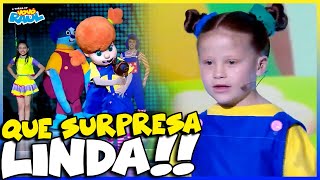 PEQUENA LUIZA RECEBE SURPRESA DE O DIARIO DE MIKA NO PALCO DO VOVÔ RAUL GIL