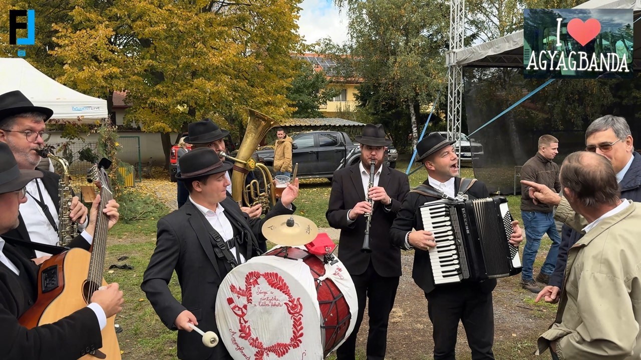 Группа глиняных мундиров на фестивале Encsi - II. Региональный день охоты и выставка трофеев Абауй