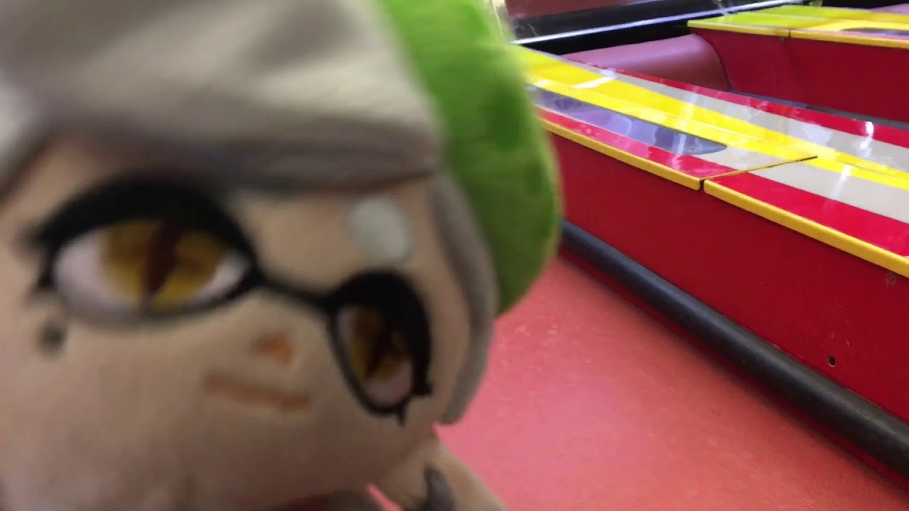 Кэлли и Мари идут в Chuck E. Cheese’s