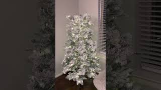 Follow me for my 5-step process on how to decorate a beautiful Christmas Tree. Step #1 fluff