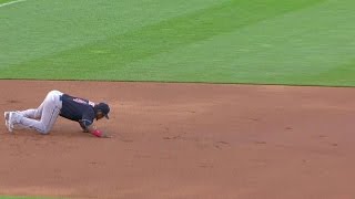 CLE@KC: Uribe makes a spectacular diving stop