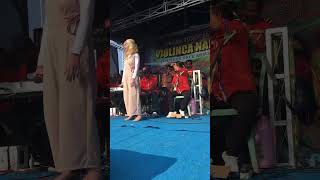 Bule nyanyi lagu Midua Cinta