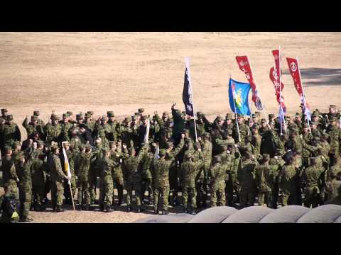 JGSDF 1st Airborne Brigade New Year Fall MOD Nakatani 第１空挺団降下訓練始め・中谷防衛大臣騎馬戦かつぎ20150111