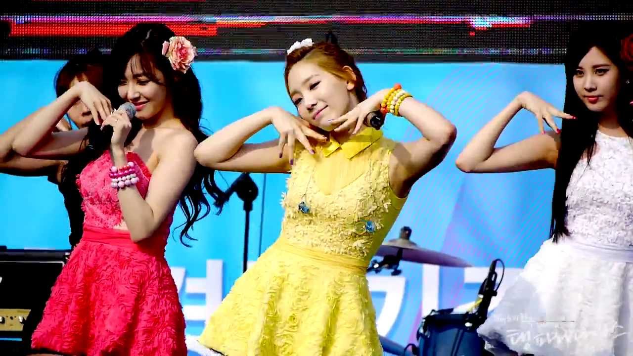 130525 2013 Kyungbock HS Family Festival - Twinkle (Taeyeon)