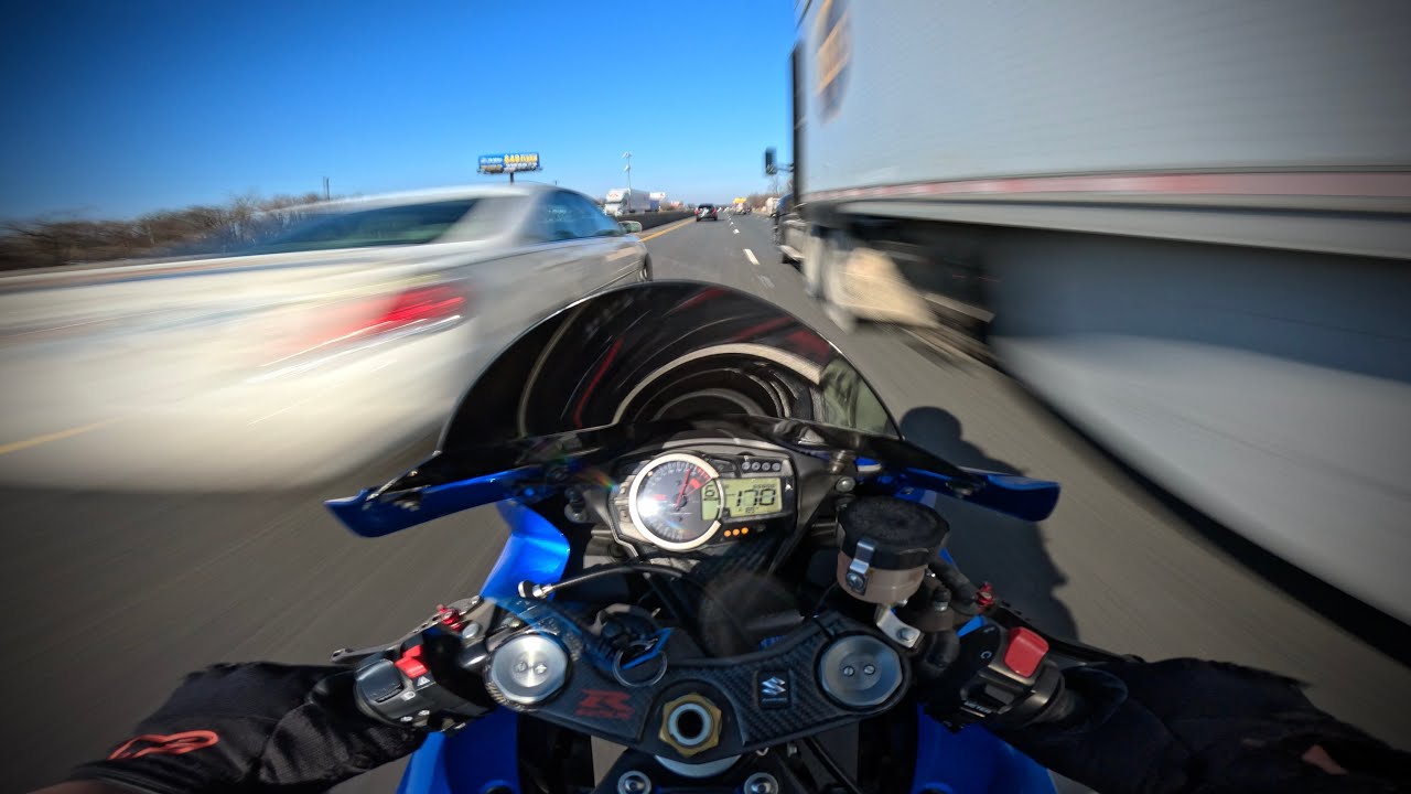 GSXR 600 Splitting Traffic | INSANELY LOUD