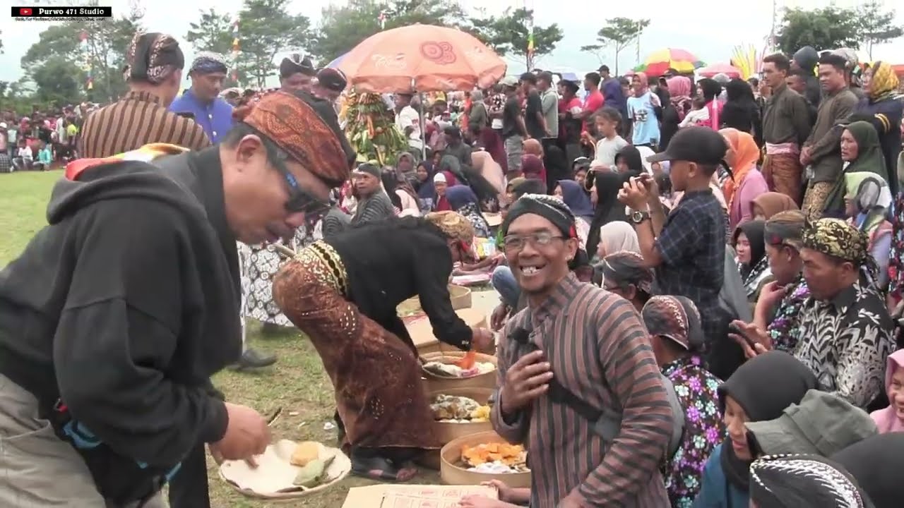 PROSES PENGABILAN AIR SUCI TUK SURO DILOGO PAGEREJO KERTEK WONOSOBO