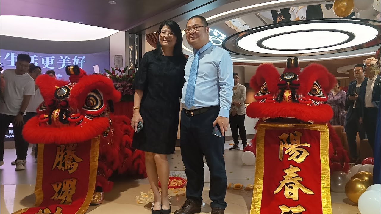 新加坡腾阳龙狮体育会 Teng Yang lion eye dot and Caiqing performance at Kosy Living grand opening