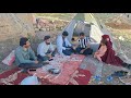 "کمک خیریه به محمد و نرگس و معاینه کمر محمد»