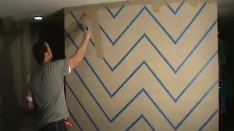 How to Easily Paint a Zig Zag Chevron Design on your Wall