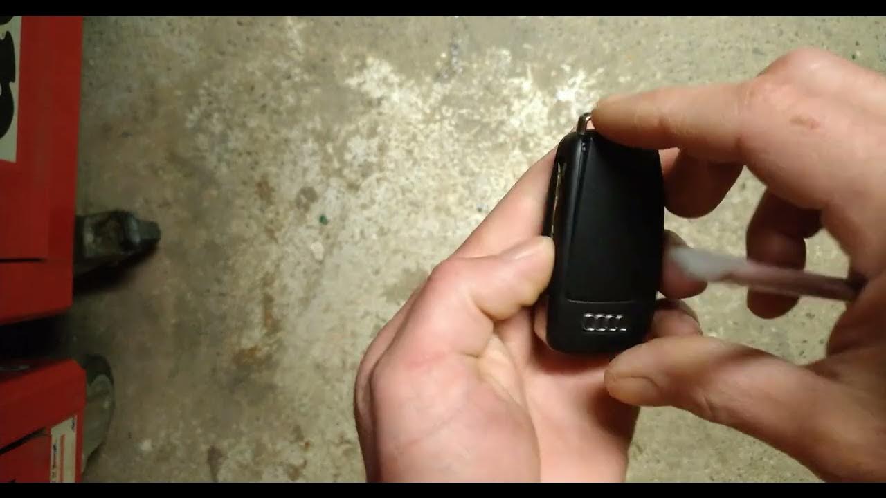 changer pile clé Audi changing/replacing a battery on Audi Key - YouTube