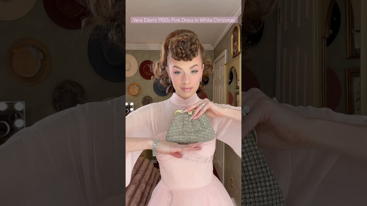 Образ Джуди Хейнс в розовом платье 1950-х годов в стиле «Белое Рождество» ко Дню святого Валентин...