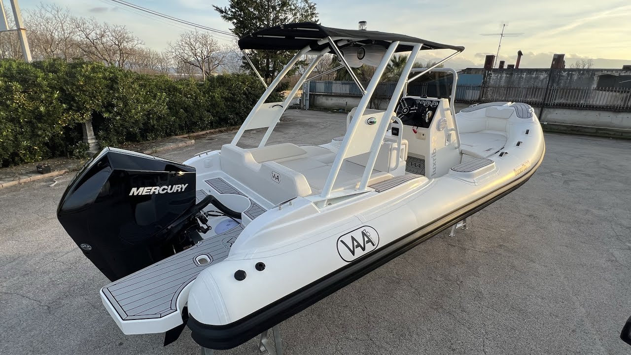 Vuoi scoprire un gommone diverso? Luxrib22 di Aqvaboats