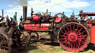 Advance Rumely 70hp steam tractor: start up &amp; moving | Trattore a vapore: accensione e movimento