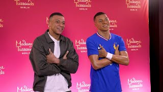 Kylian Mbappe unveils waxwork in Paris before it heads to Berlin | AFP Resimi