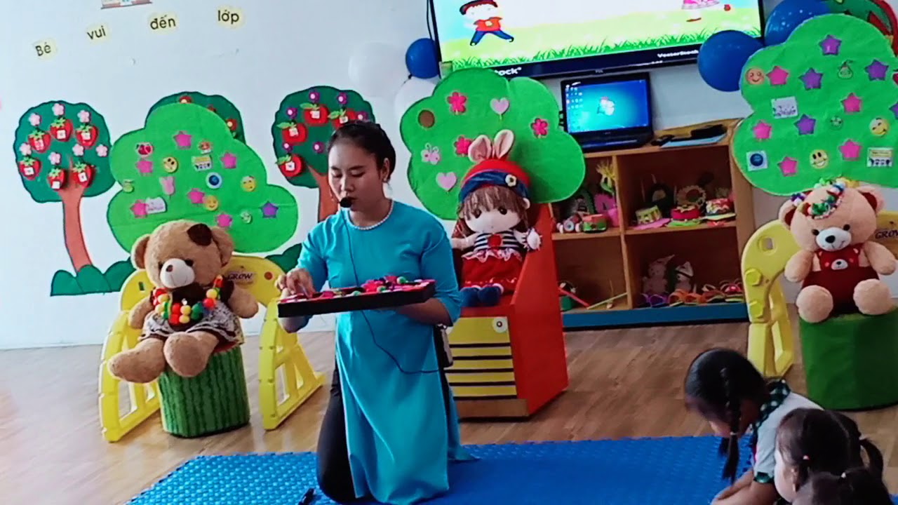 HĐ xâu vòng của Nhà trẻ TPTH