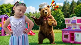 Cecília Cozinha para o Urso! 🐻🍯 O Mel Acabou! | História Infantil Divertida