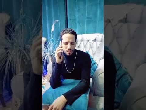 صوتك متغير ليه هو في احد جنبك