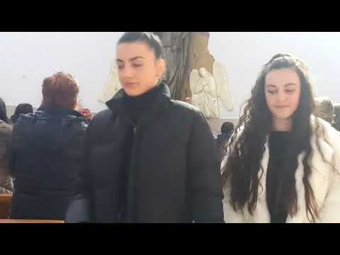 Video: Çfarë do të thotë Luteri me vepra të mira Pse beson ai se Kisha Katolike Romake shtrembëron rolin e veprave të mira në jetën e një të krishteri?