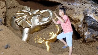 I used a metal detector to explore the treasure and accidentally dug up a 15kg gold elephant