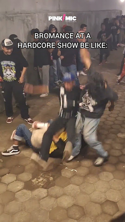 HARDCORE BROMANCE 💪 #moshing #moshpit #twostep #gigs #violencedance #beatdown #hardcoreshow