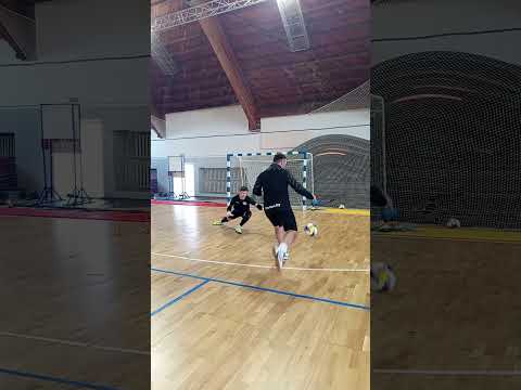 Тренировка вратарей. #goalkeepertraining #минифутбол #football #futsal #goalkeeperschool #goalkeeper
