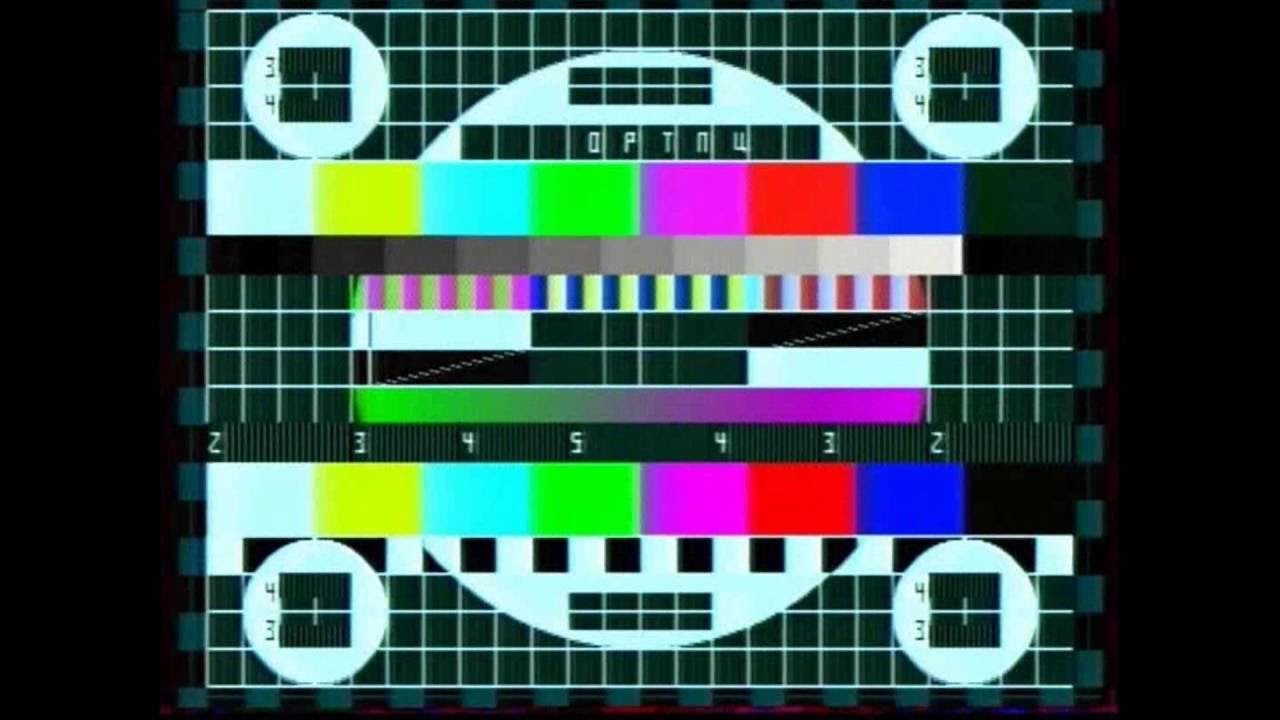 Цветные полоски на телевизоре. Экран телевизора. У меня не работает канал. Радужные полоски на телевизоре. У меня не работает канал.