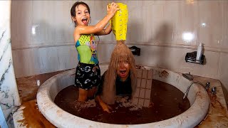 Bathing With 800 Kgs Of Chocolate Chocolate Challenge