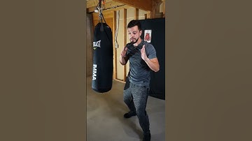 What is the difference between an ORTHODOX stance and a SOUTHPAW stance