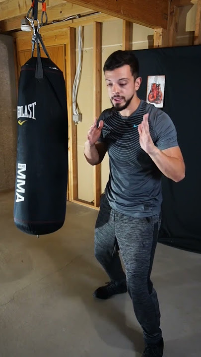 What is the difference between an ORTHODOX stance and a SOUTHPAW stance