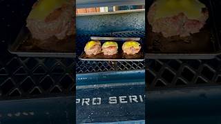 Grass Fed Beef Burgers with Cheddar Cheese Melted On Top🥩🍔🧀❤️‍🔥 #burger #grassfed #shorts