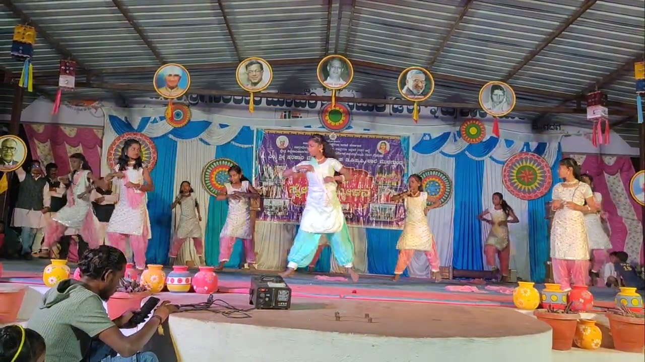 Jis desh me ganga rahta hai