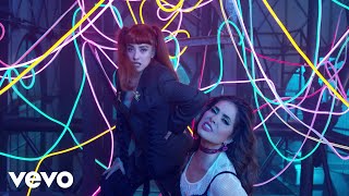 Смотреть клип Mon Laferte, Gloria Trevi - La Mujer