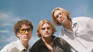 Download Lagu naar huis? - flaire MP3