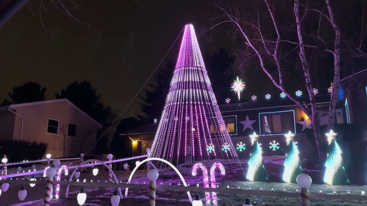 Christmas lights +2 live dancers– “Lights on Colony” – Madison Wisconsin.   Christmas 2025.