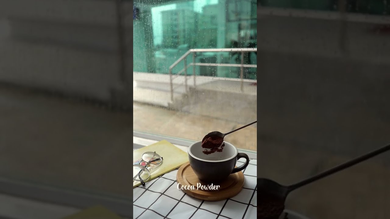 Arte con leche con chocolate caliente