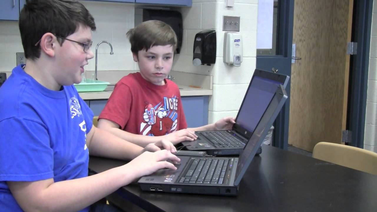 Students Embrace eLearning - YouTube