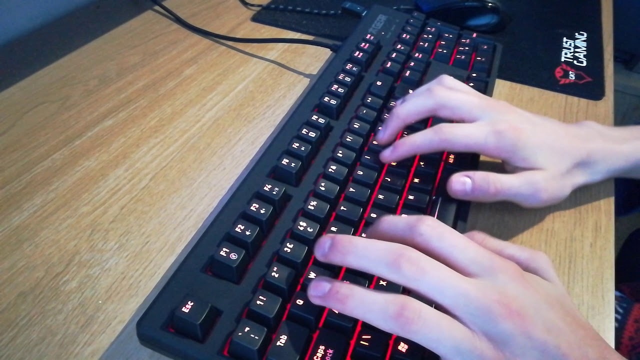 Fnatic Gear Rush Pro cherry MX blue typing test