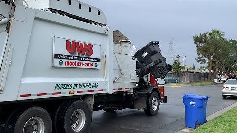 Universal Waste Systems Peterbilt 320 Heil Python ASL 330 on Trash