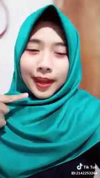 Cwok bertatto pemabuk perokok