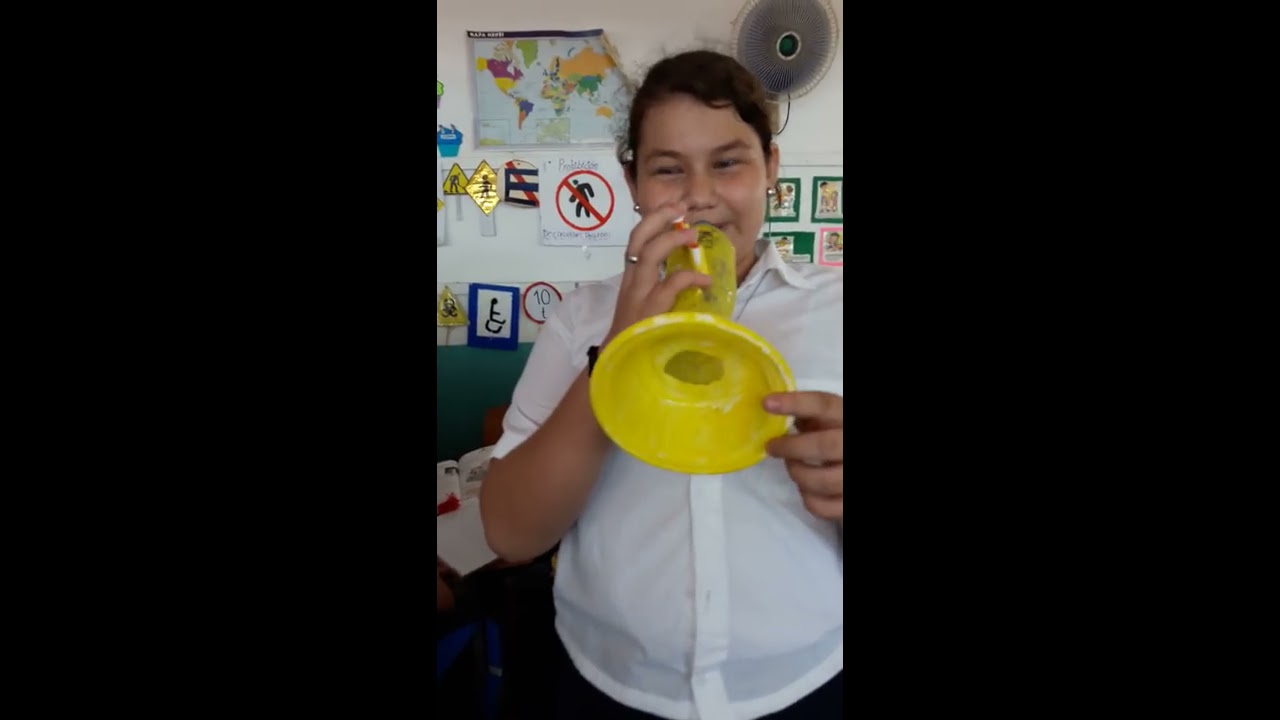 Elaboración de un instrumento musical con materiales reciclados 2