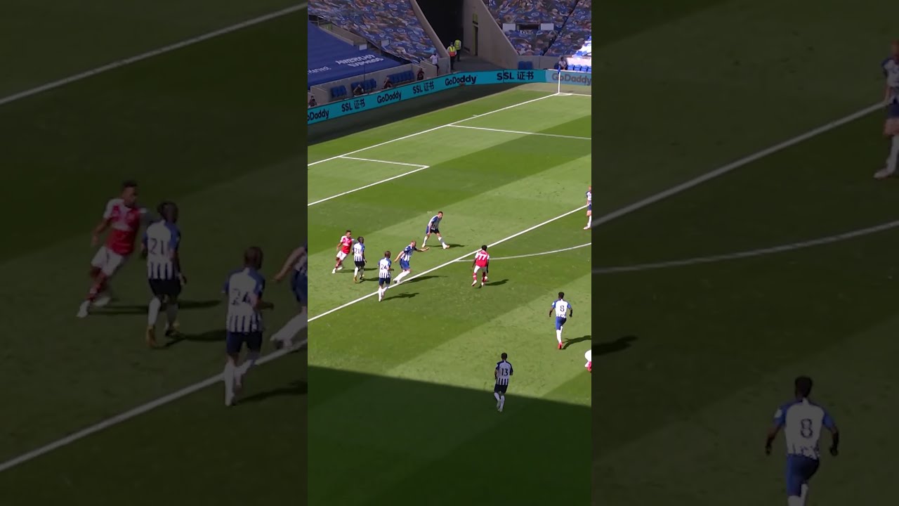 SAKA CRASHES THE CROSSBAR!