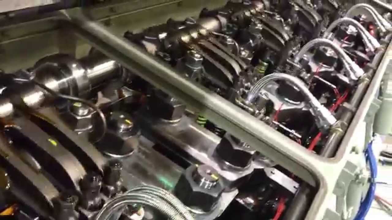 EMD 16-710 Diesel engine valve train - YouTube