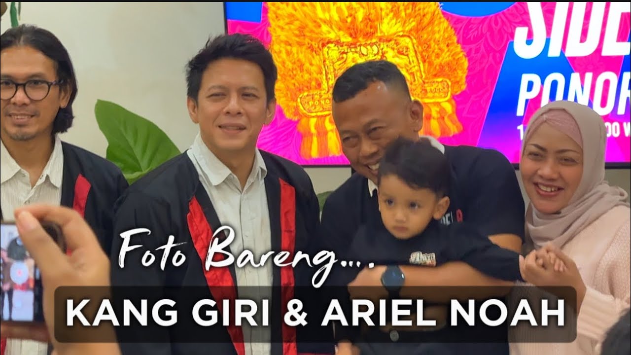 Penyerahan Baju Penadon dan Cindra Mata Ke Groub Band Ariel Noah di Acara Ghatering Media Ponorogo 