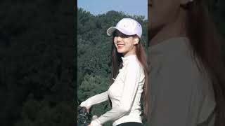 Set Thể Thao Thu Hút Mọi Ánh Nhìn