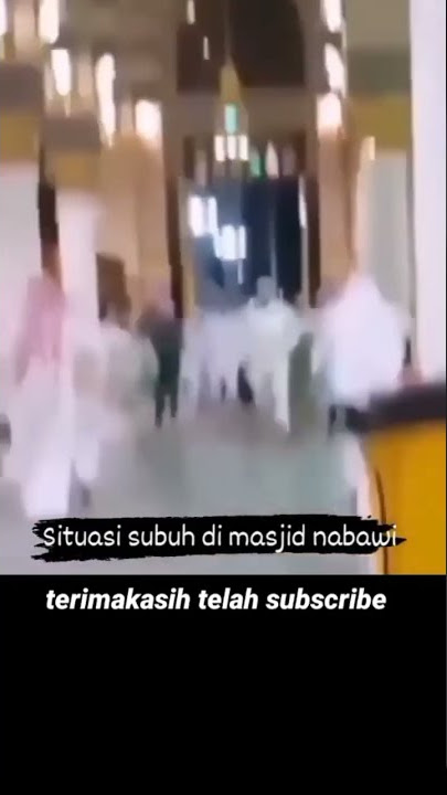 situasi menjelang sholat subuh di masjid Nabawi.