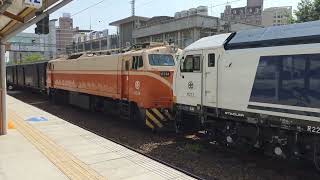 7802次貨物列車新營站通過(R223+E334+篷車*4+守車*1)