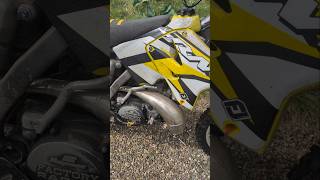 Fire up the old RM250 ✊ #suzukirm250 #rm250 #kickstartkenny #199 #2stroke #brappp
