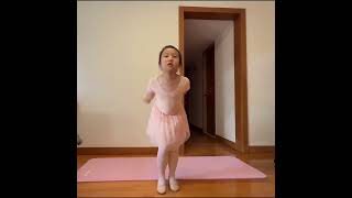 How To Get Your Front Splits & Middle Splits In Just 7 Days Beginner Flexibility Challenge