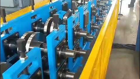 Automatic size adjustment stud and track roll forming machine