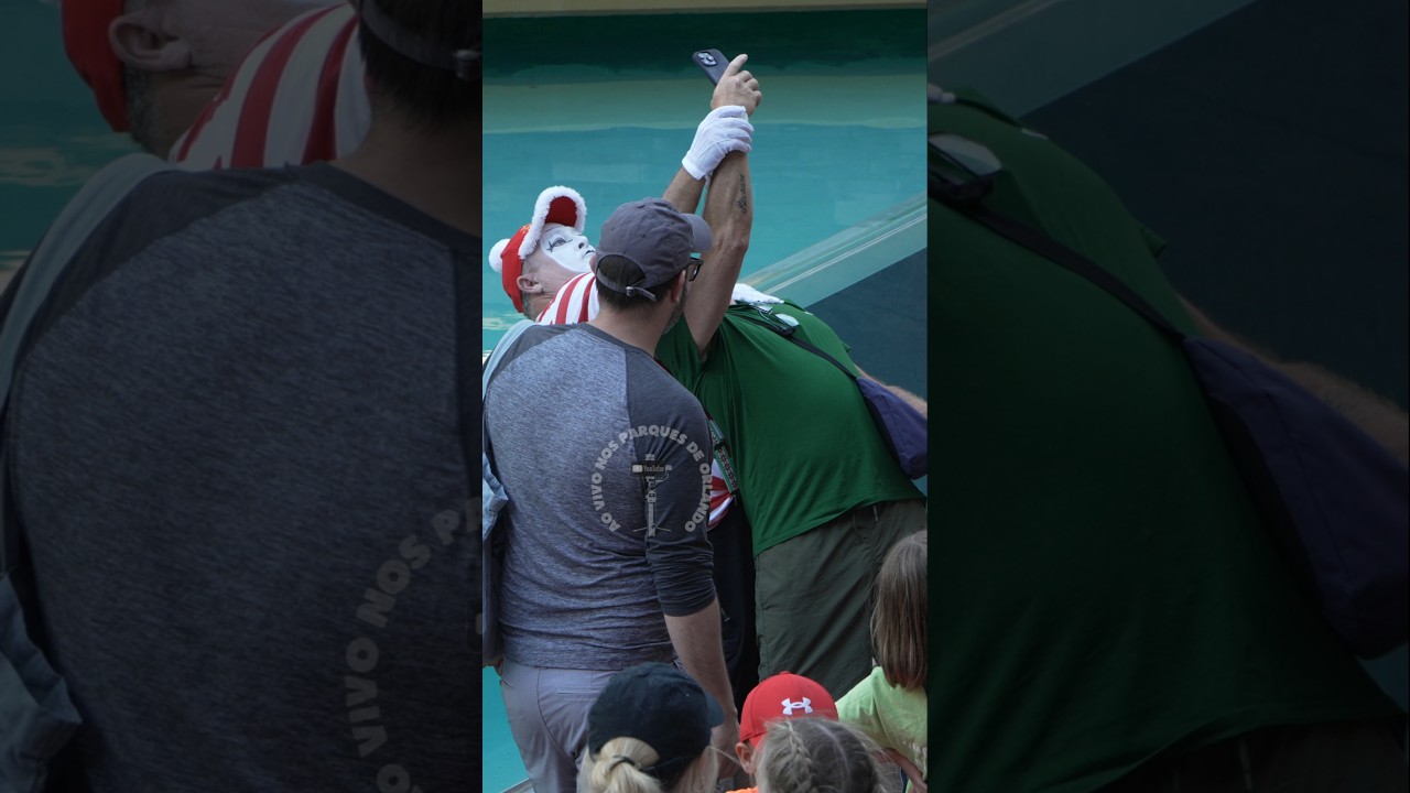 Tom o mímico testando a coluna deste senhor 😂🤣#tomthemime #seaworldmime #seaworldorlando